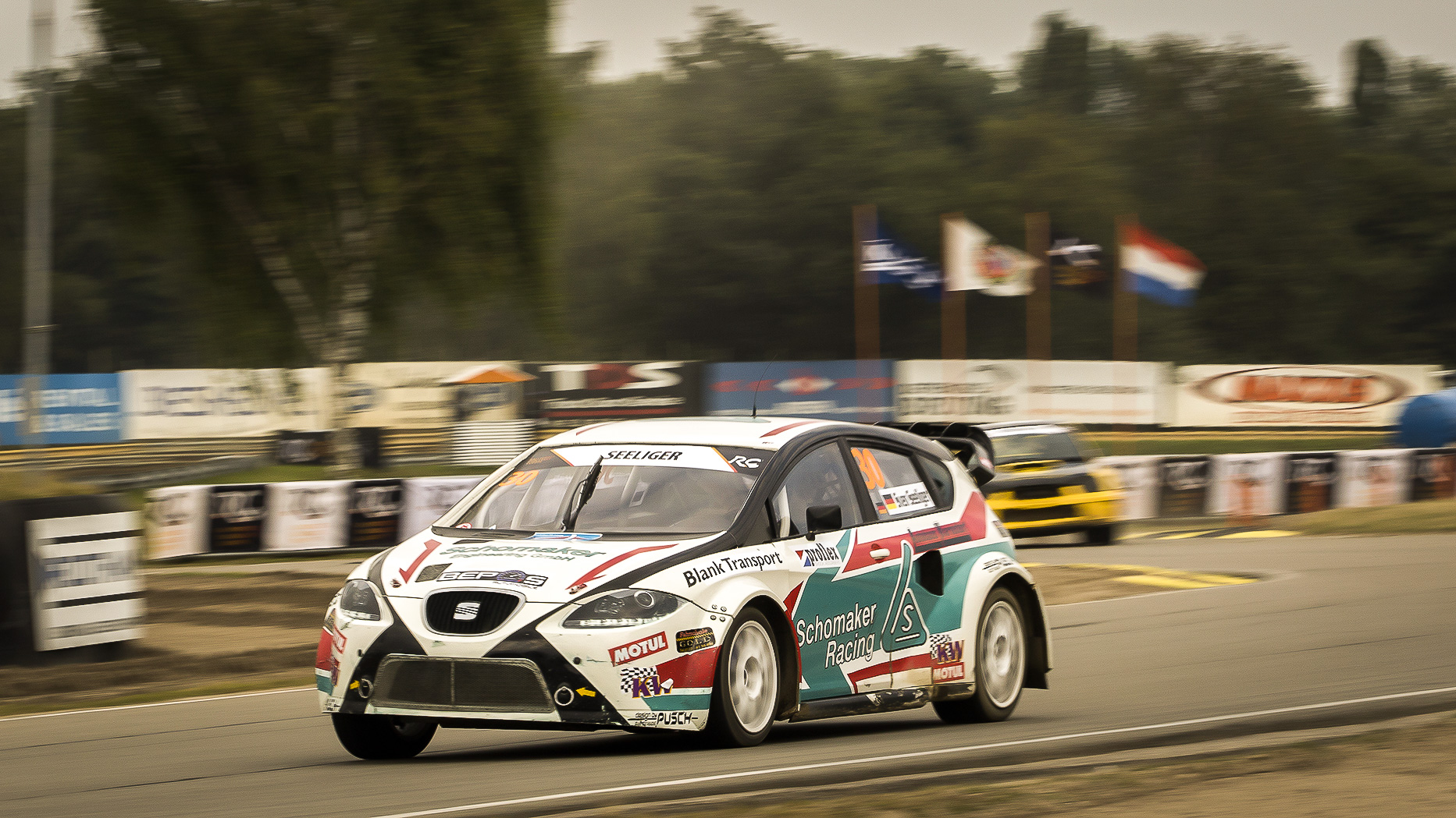 Sven Seeliger fährt mit dem Seat Leon Supercar von Schomaker Racing in Valkenswaard beim fünften Lauf zur RCE Rallycross Challenge Europe 2016 als Zweiter auf das Podium